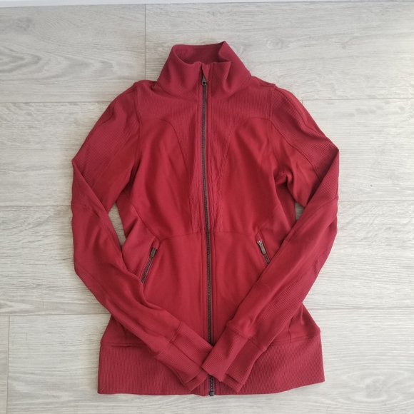 Lululemon - Picture 1 of 3